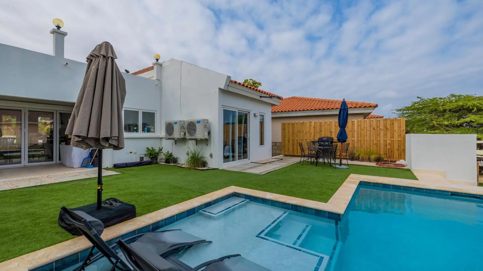 Adele'S Apartment With Pool, 5 Minutes Walk To The Beach Palm Beach