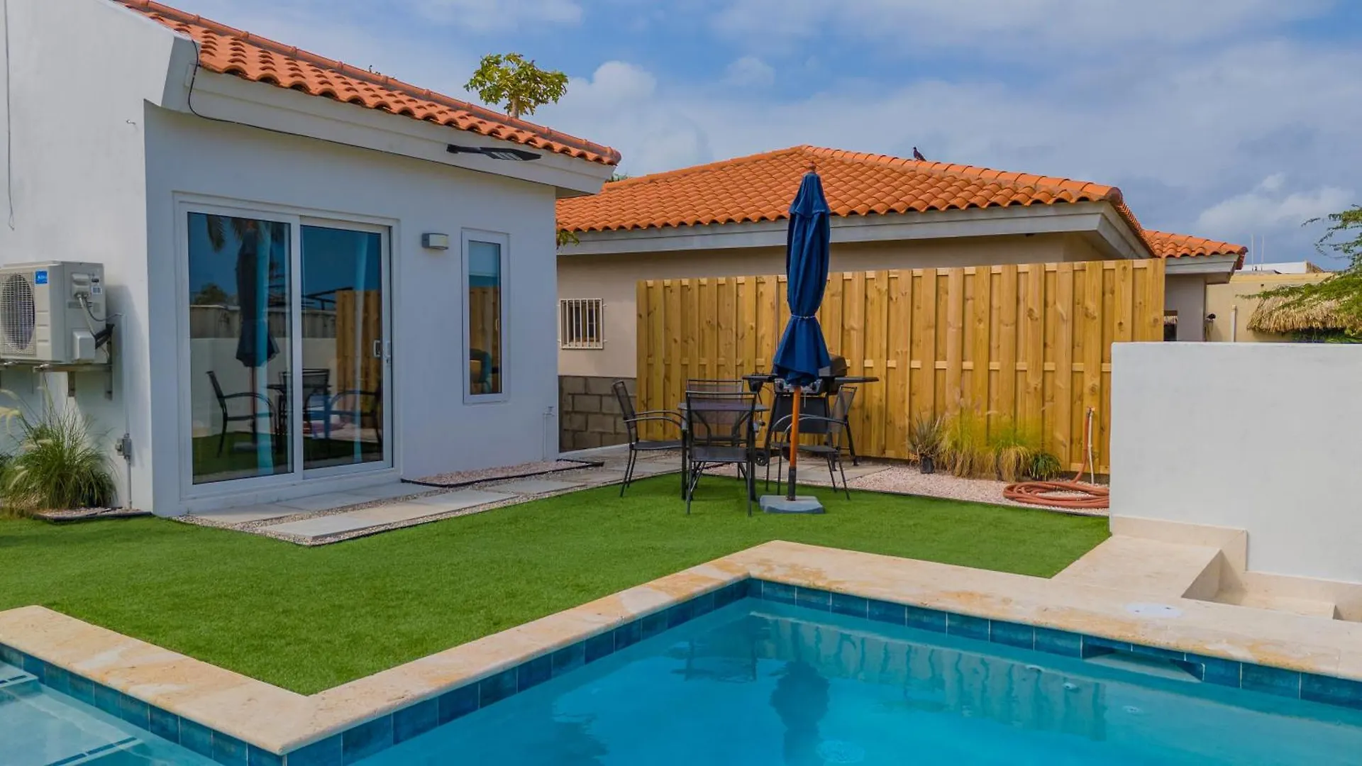 Adele'S Apartment With Pool, 5 Minutes Walk To The Beach Palm Beach 0*,