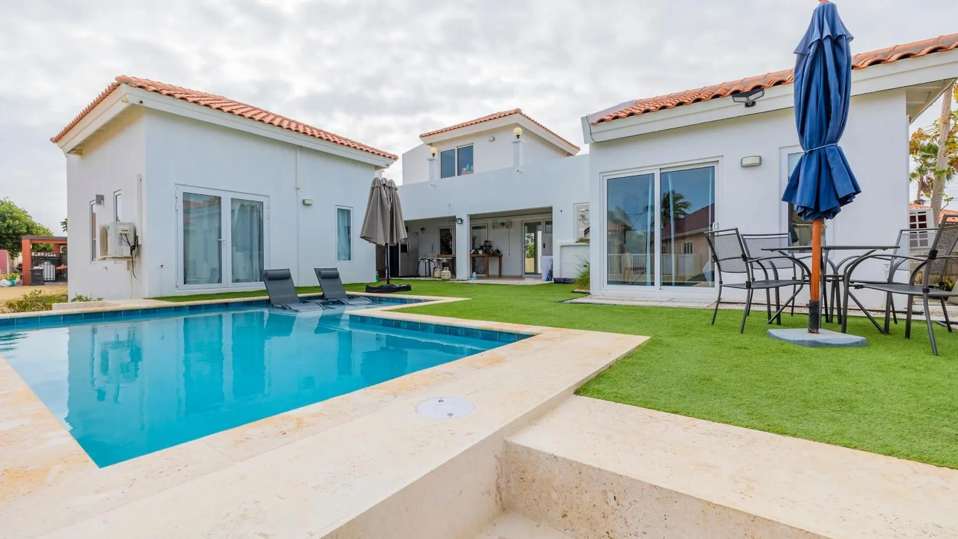 Adele'S Apartment With Pool, 5 Minutes Walk To The Beach Palm Beach 0*,