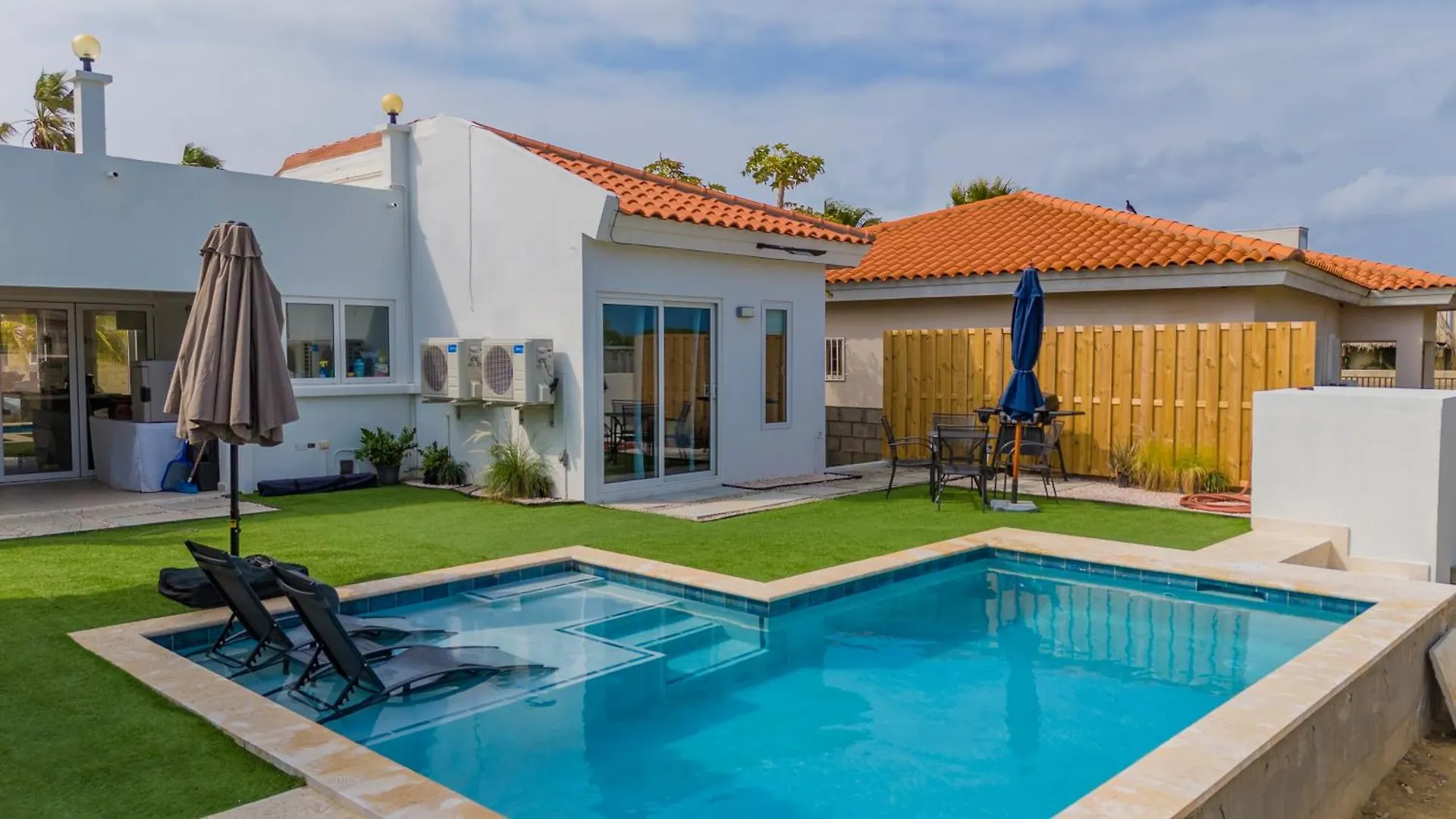 Adele'S Apartment With Pool, 5 Minutes Walk To The Beach Palm Beach